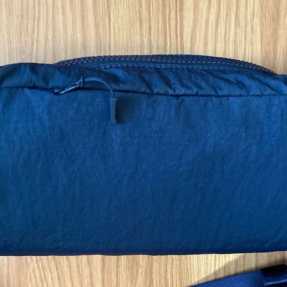 ❤️ Lululemon On The Beat Belt Bag *4.5L Dark Blue - Picture 7 of 9